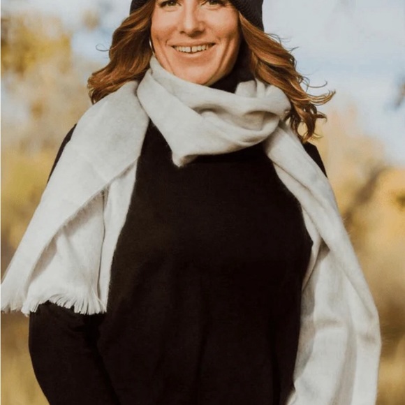 NEW- Sarah Baeumler - Alpaca Scarf (as seen on Sarah Baeumler) - Picture 1 of 8